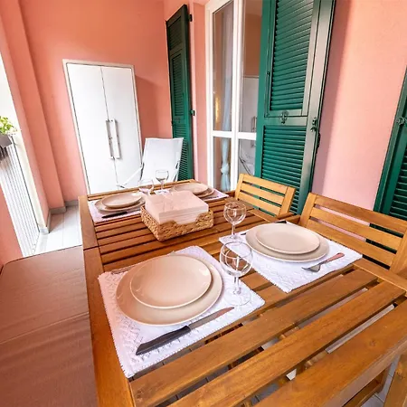 Cate E Pitta Sul Mare Daire *